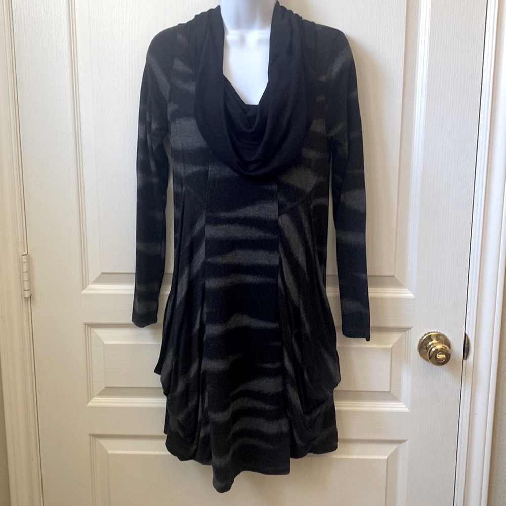 Dress with cowl neckline. Size Small. With pockets. Excellent condition.